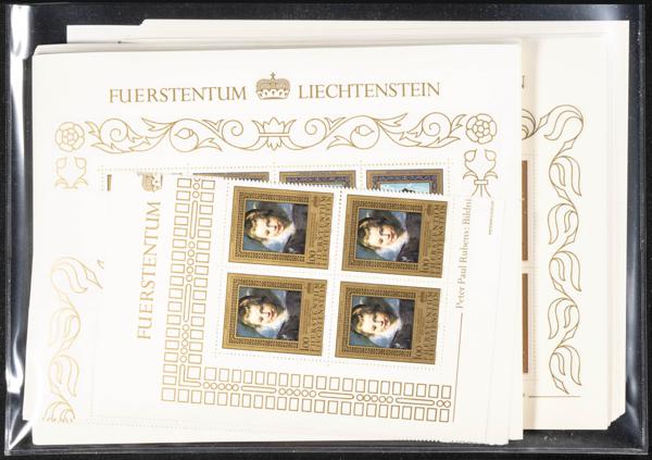 1027 | Liechtenstein. Stock de Series y Sellos